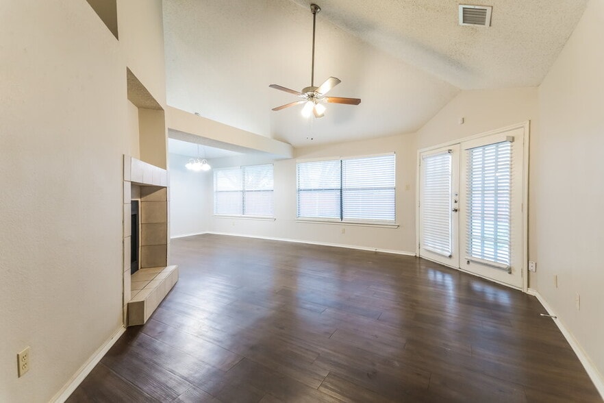 Building Photo - 3702 Knights Bridge Dr