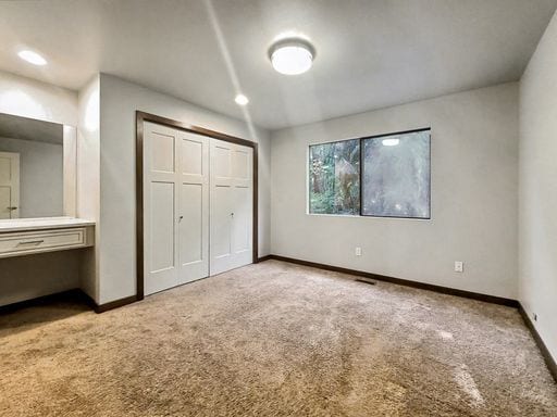 Building Photo - AVAILABLE NOW! Beautiful Kirkland South Rose Hill Home with Fireplace and Forest View