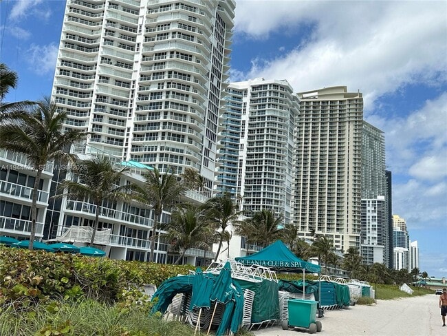 Building Photo - 16500 Collins Ave