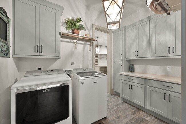 Building Photo - 2072 Laurie Darlin Dr