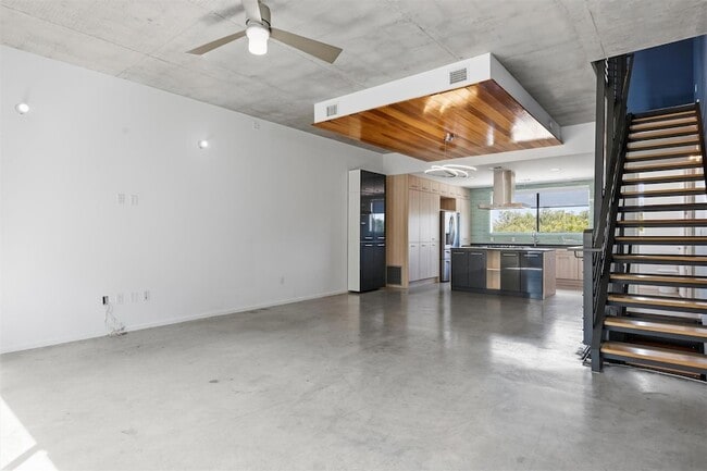 Building Photo - 2301 S 5th St