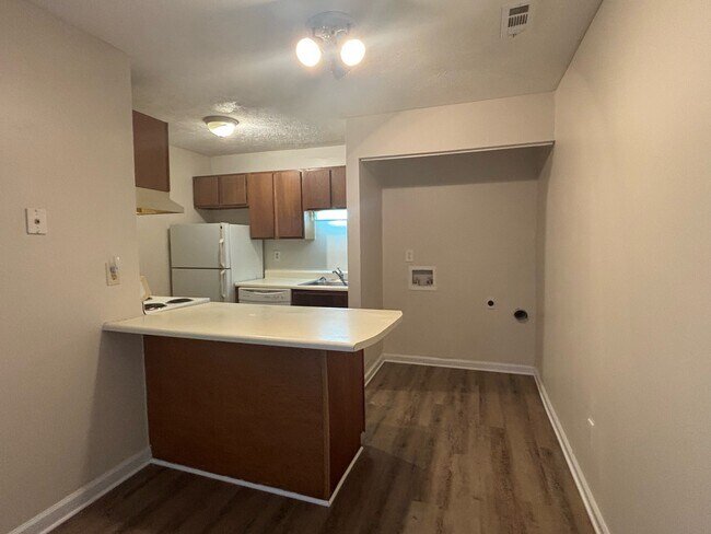 Building Photo - 1123 Southwood Dr