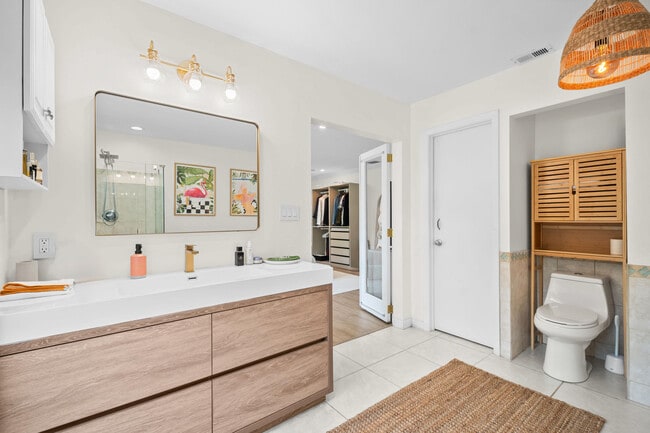 Building Photo - 2421 SW 29th Way