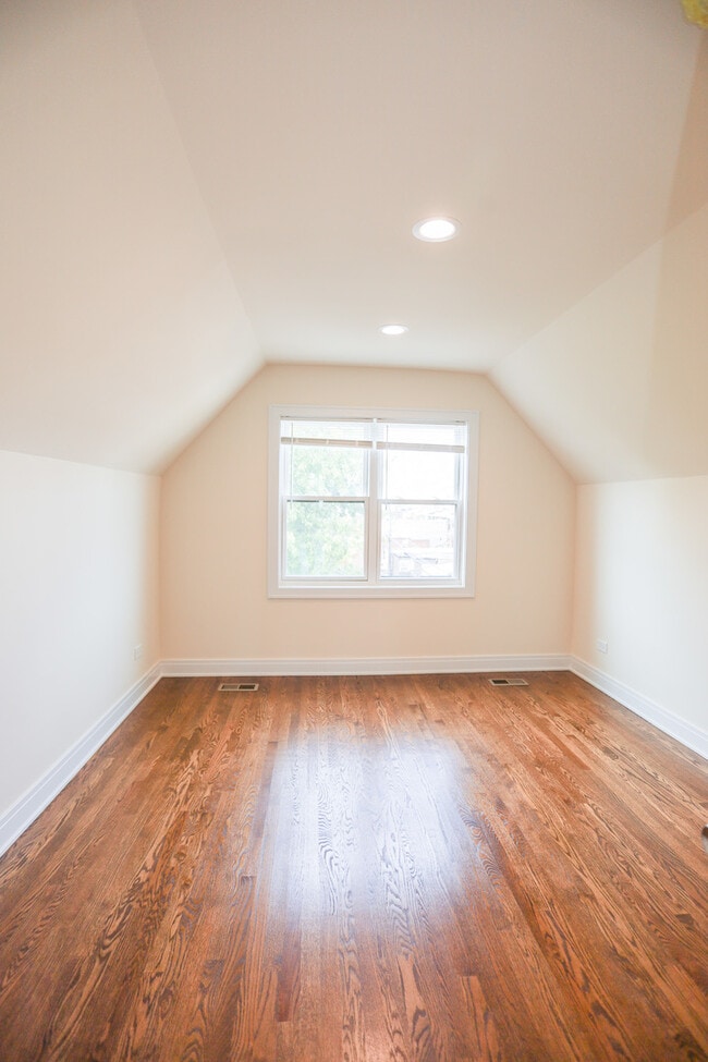 Building Photo - 2342 N Lawndale Ave