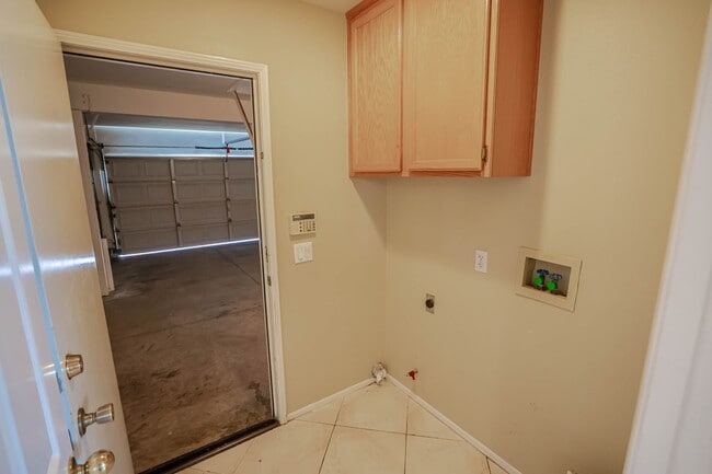 Building Photo - Northbridge 4 Bedroom Home in Valencia!