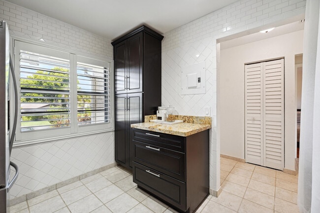 Building Photo - 21650 Juego Cir