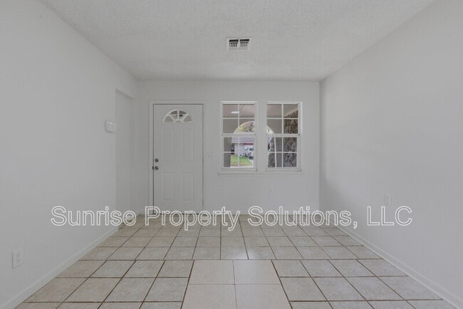 Building Photo - 9301 N Sherwell Dr