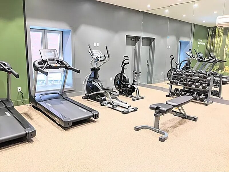 Building Photo - 223 E 96th St