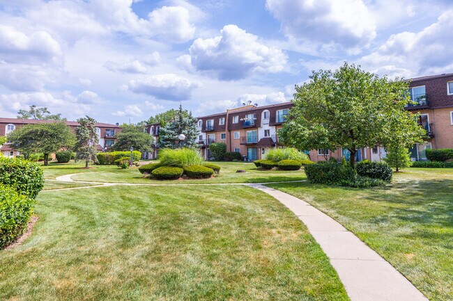 Building Photo - 9480 Bay Colony Dr