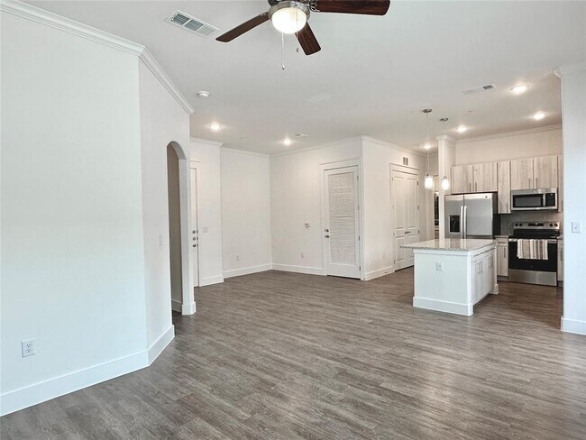 Building Photo - 3030 Greenbusch Rd
