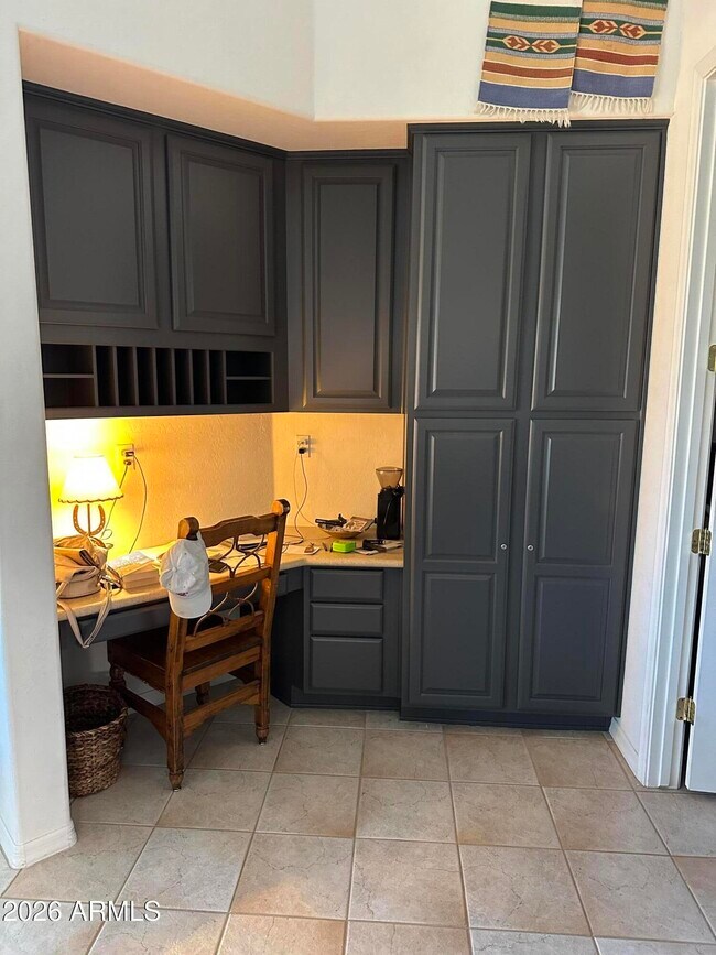 Building Photo - 9255 E Broken Arrow Dr