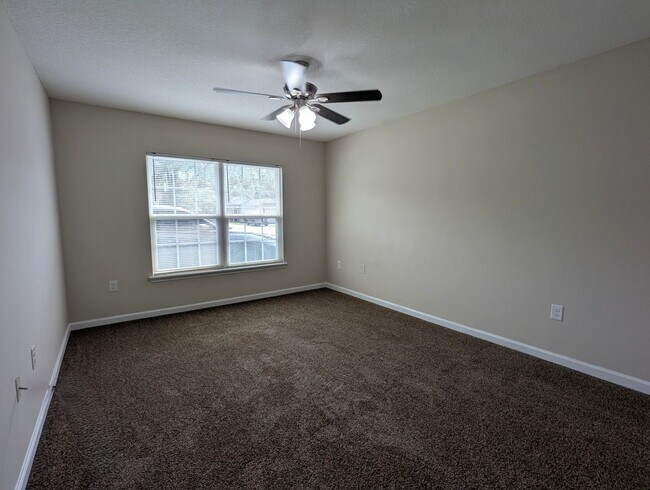 Building Photo - GREAT 3/2 Duplex READY FOR IMMEDIATE MOVE-...
