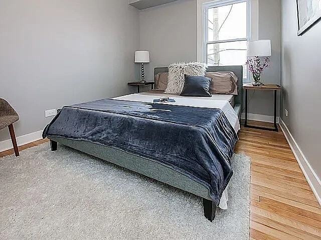 Building Photo - 2343 W Foster Ave