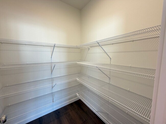 Building Photo - Brand New Post Falls Home!!