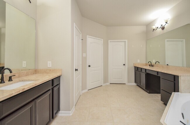 Building Photo - 3435 Pennington Trace Dr