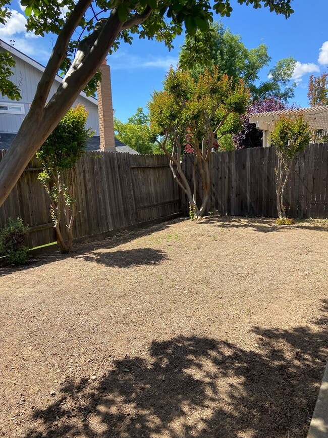 Building Photo - West Roseville - Remodeled 2 Bdrm, 1 Bath