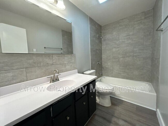 Building Photo - 222 Park Ave