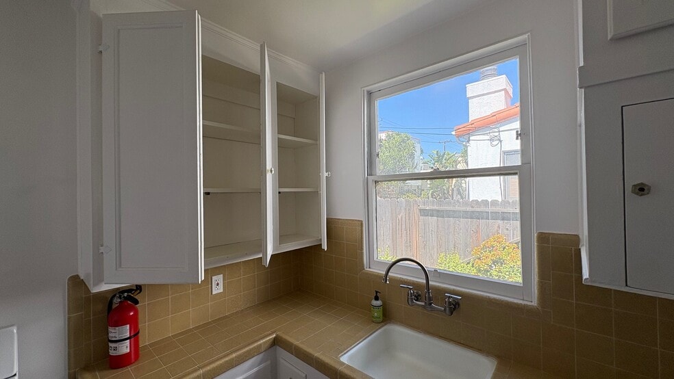 Building Photo - 1621 California Ave