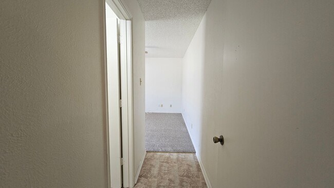 Building Photo - 544 E Windsor Dr