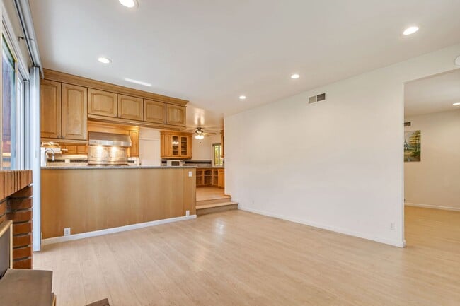 Building Photo - Spacious 4BR/2BA Home in Prime Irvington C...