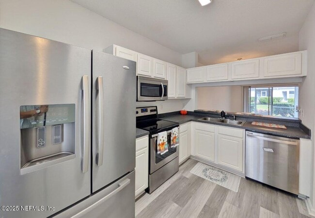 Building Photo - 12311 Kensington Lakes Dr