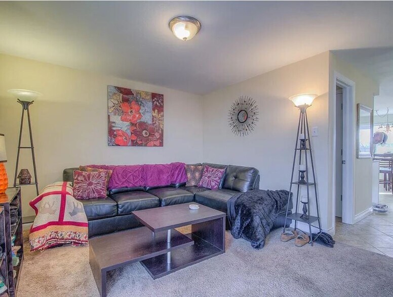 Living room - 13963 E Jewell Ave