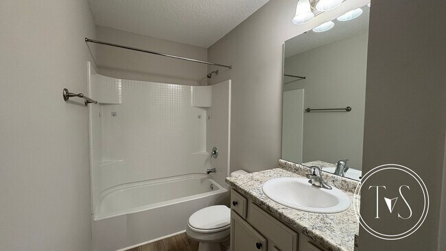 Building Photo - RATE DROP ALERT (was $2400/month) and SUMM...