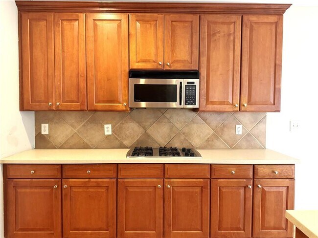 Building Photo - 907 Lenox Ct NE