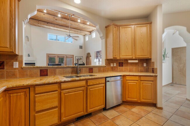 Building Photo - 6416 Sage Point Ct NE