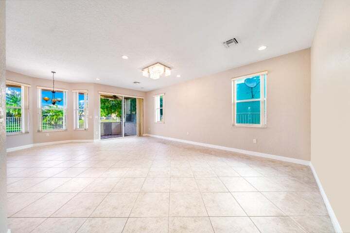 Building Photo - 2324 Simonson Dr