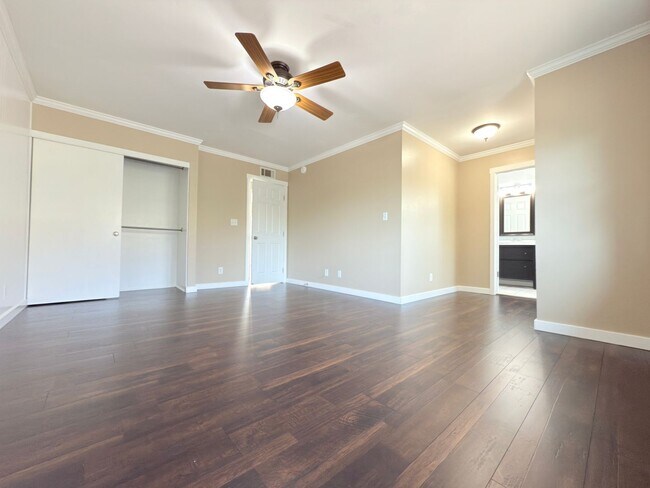 Building Photo - Spacious 4-Bedroom Home in Prime Santa Cla...