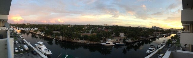 Building Photo - 2000 NE 135th St