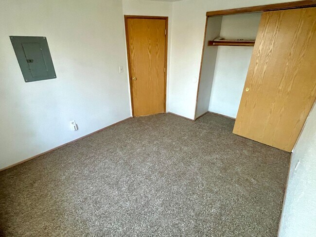 Building Photo - KOVSO01