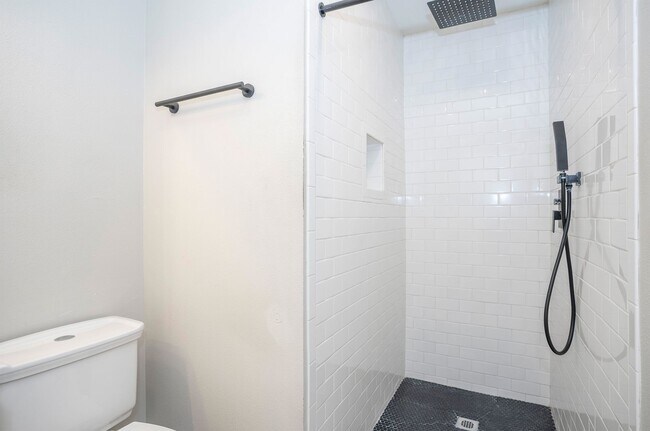 Building Photo - Spacious 3-Bedroom Home with Deck & Fenced Yard