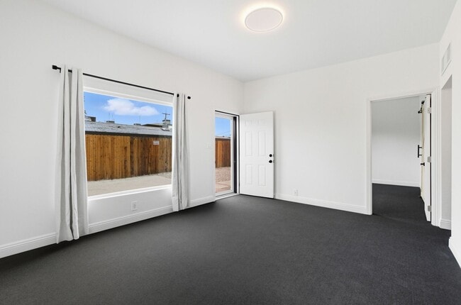 Building Photo - Fully Remodeled 2BR with Modern Upgrades &...