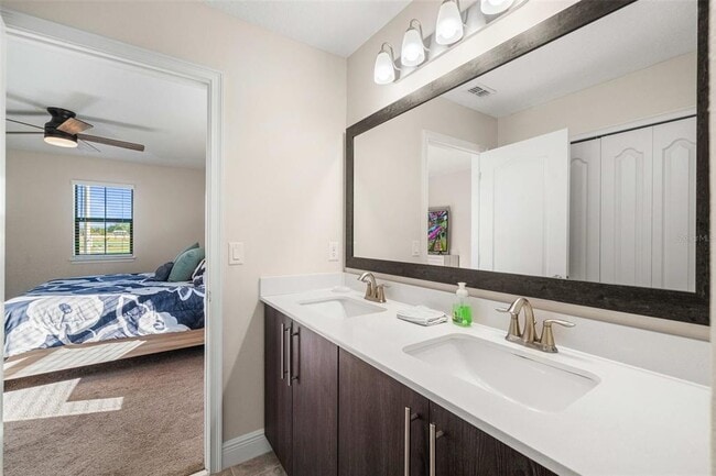 Building Photo - 199 Macaulay's Cv