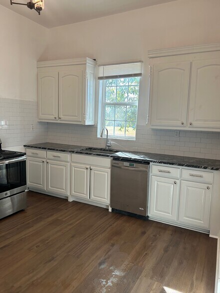 Building Photo - 315 Andrews St