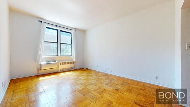 Primary Photo - 219 E 76th St