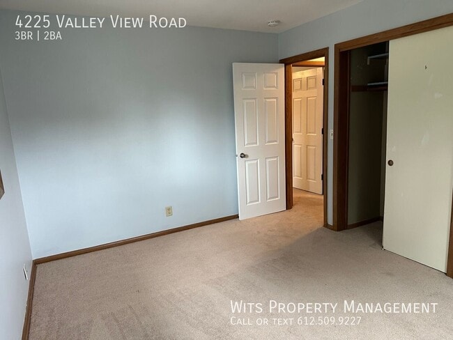 Building Photo - 4225 Valley View Rd