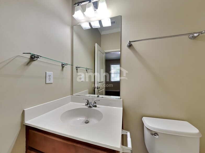 Building Photo - 302 Green St