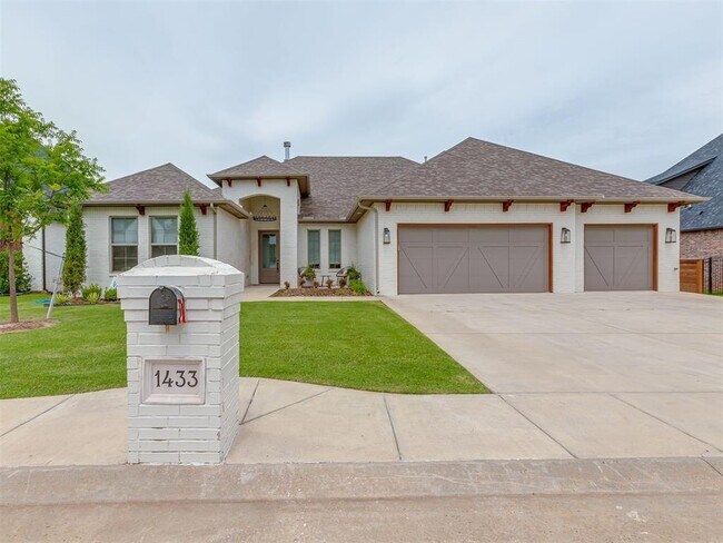 Building Photo - 1433 Sadie Creek Rd