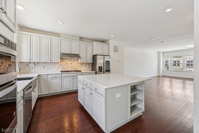 Building Photo - 32 Cortland Ct