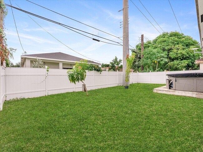 Building Photo - 2848 NW 9th Pl