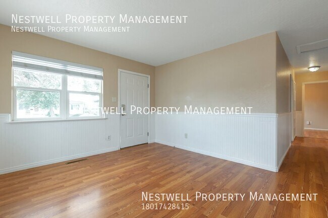 Building Photo - $250.00 OFF 1ST MONTH´S RENT - Charming 3-...