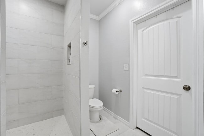 Building Photo - 4254 Mesa Dr