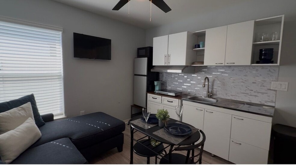 Building Photo - 708 Vittorio Dr