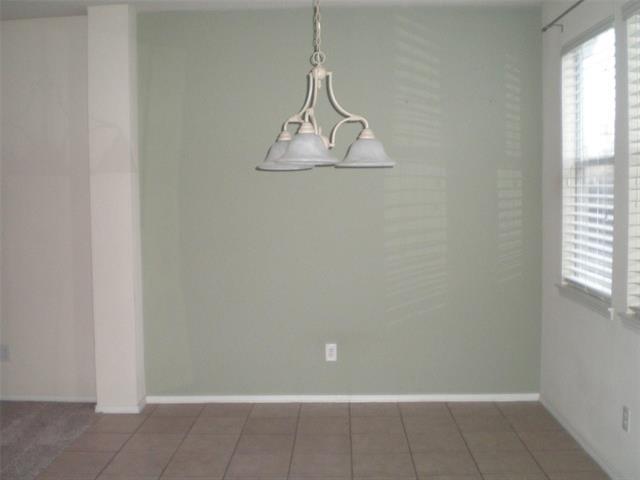 Building Photo - 2213 Willow Dr