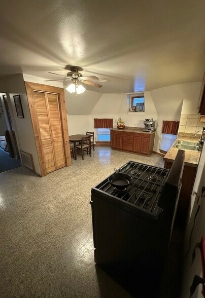 Kitchen area 2 - 3330 N Drake Ave