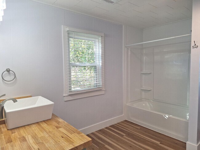Building Photo - 3405 N Redlands Rd