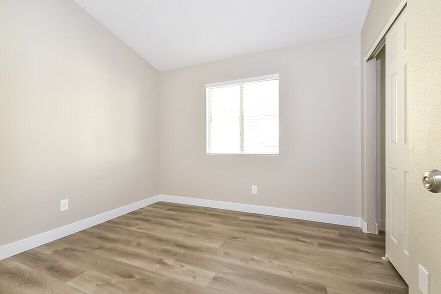 Building Photo - 7017 Desert Clover Ct